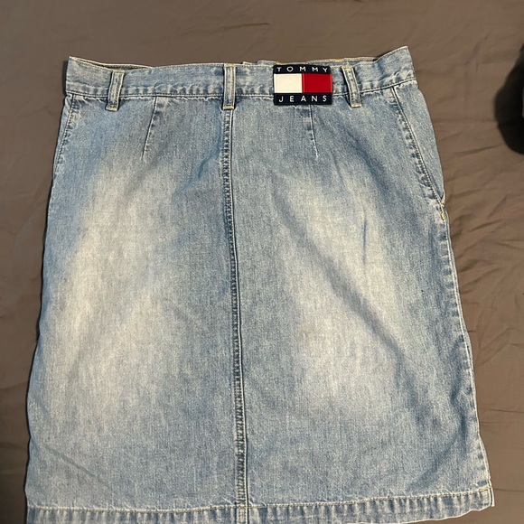 Vintage Tommy Hilfiger skirt - Picture 2 of 3